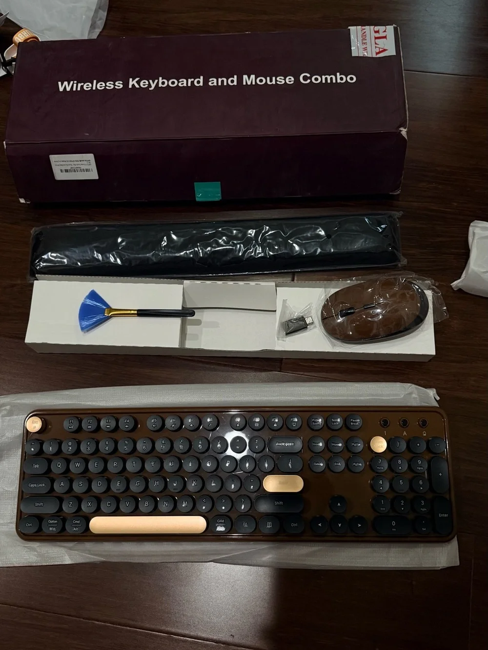 Combo Retro Round-Key Wireless Keyboard - Gold and Black